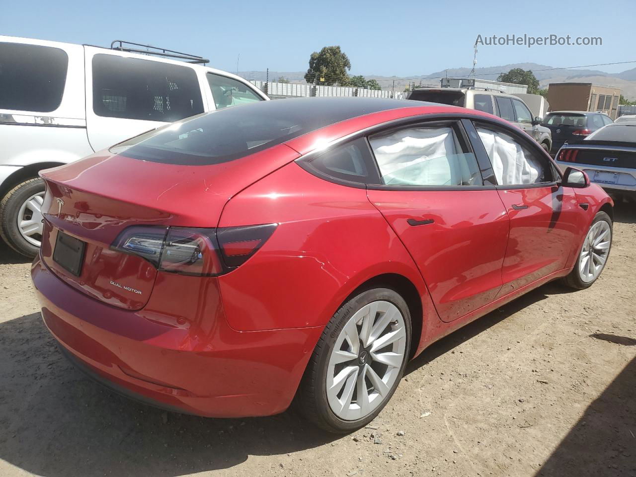 2022 Tesla Model 3  Red vin: 5YJ3E1EB7NF130123