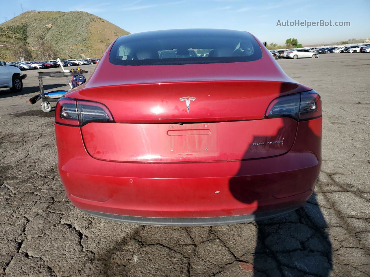 2018 Tesla Model 3  Red vin: 5YJ3E1EB8JF130187