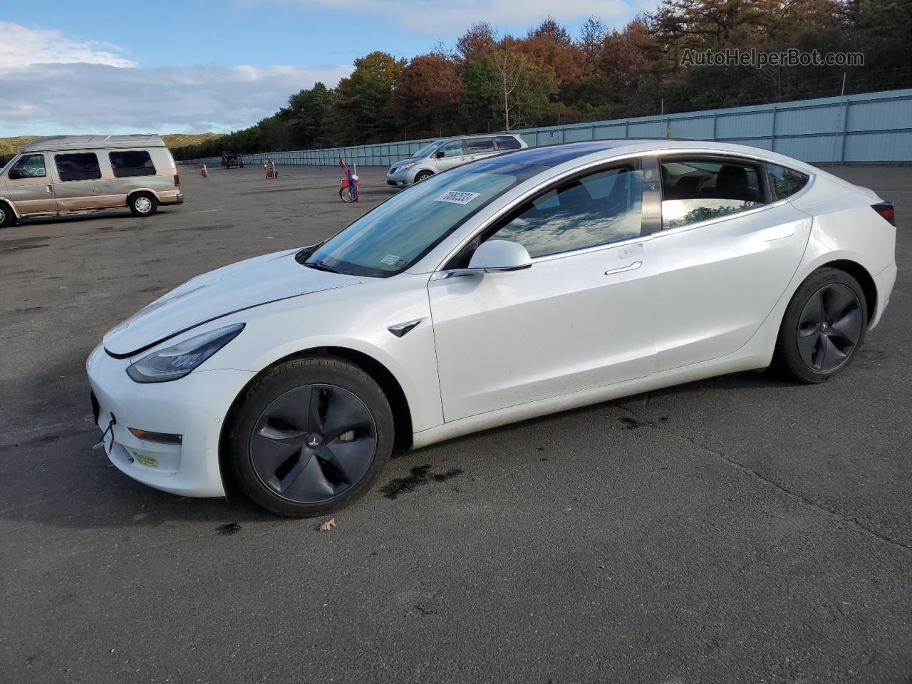 2018 Tesla Model 3  White vin: 5YJ3E1EB8JF182581