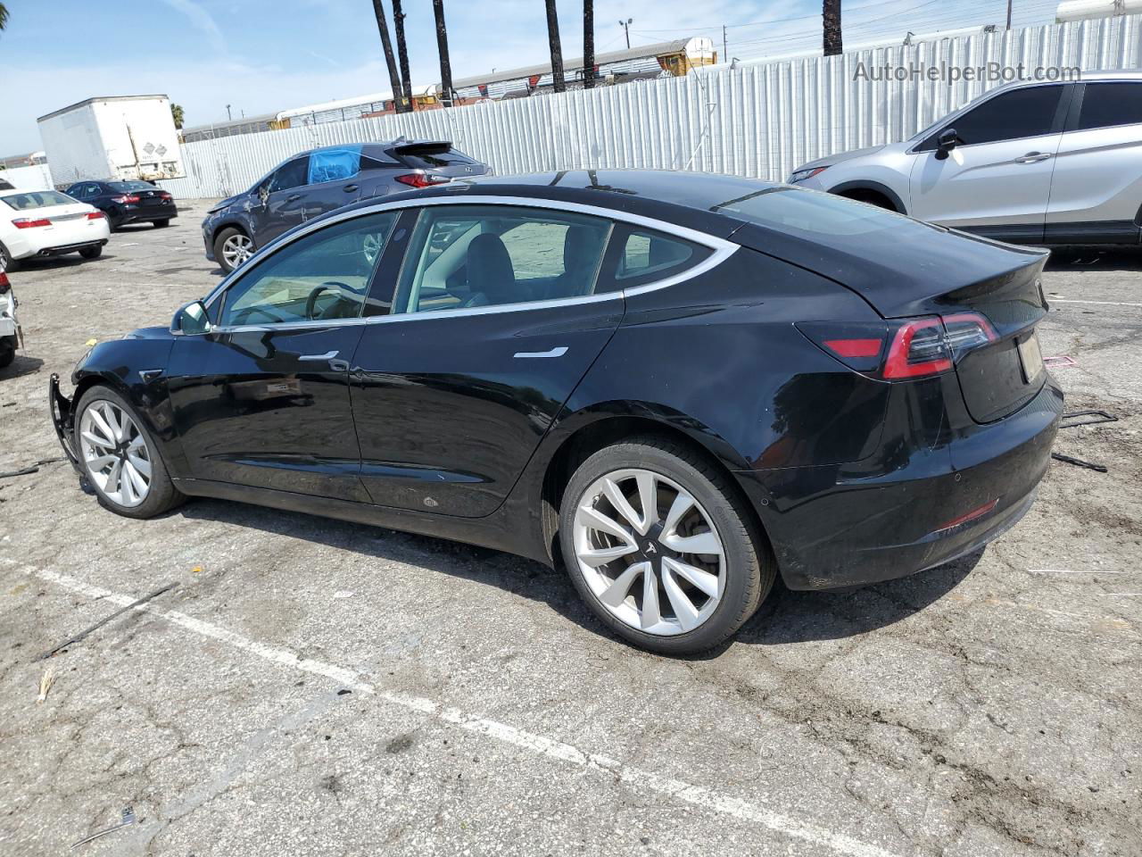 2018 Tesla Model 3  Черный vin: 5YJ3E1EB8JF186680