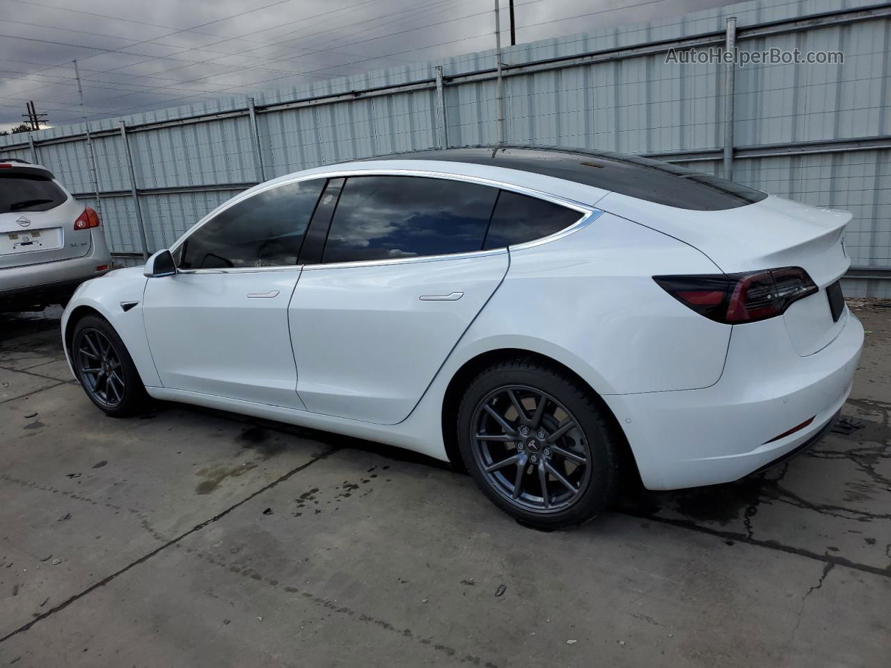 2019 Tesla Model 3  White vin: 5YJ3E1EB8KF512396