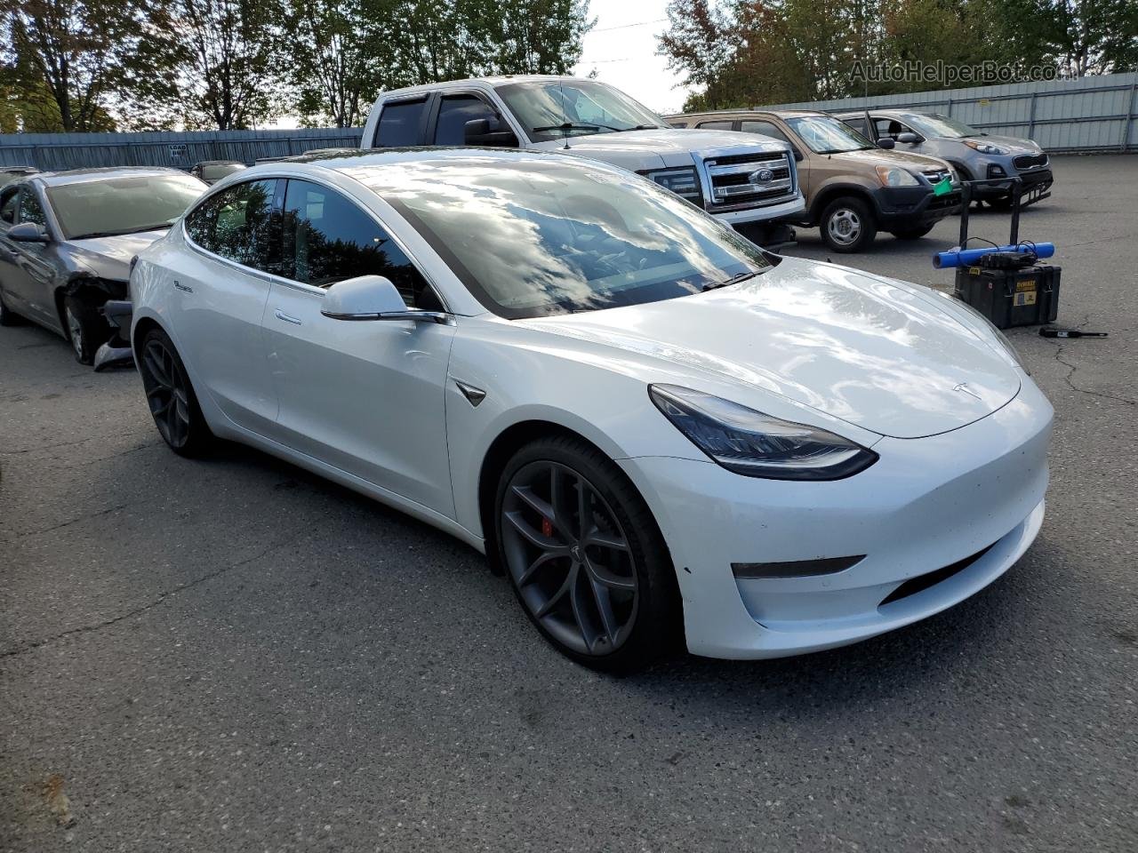 2019 Tesla Model 3  White vin: 5YJ3E1EB9KF470062