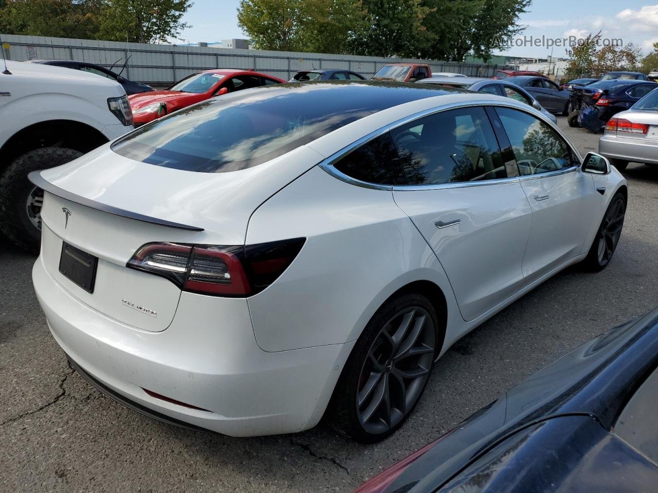 2019 Tesla Model 3  Белый vin: 5YJ3E1EB9KF470062