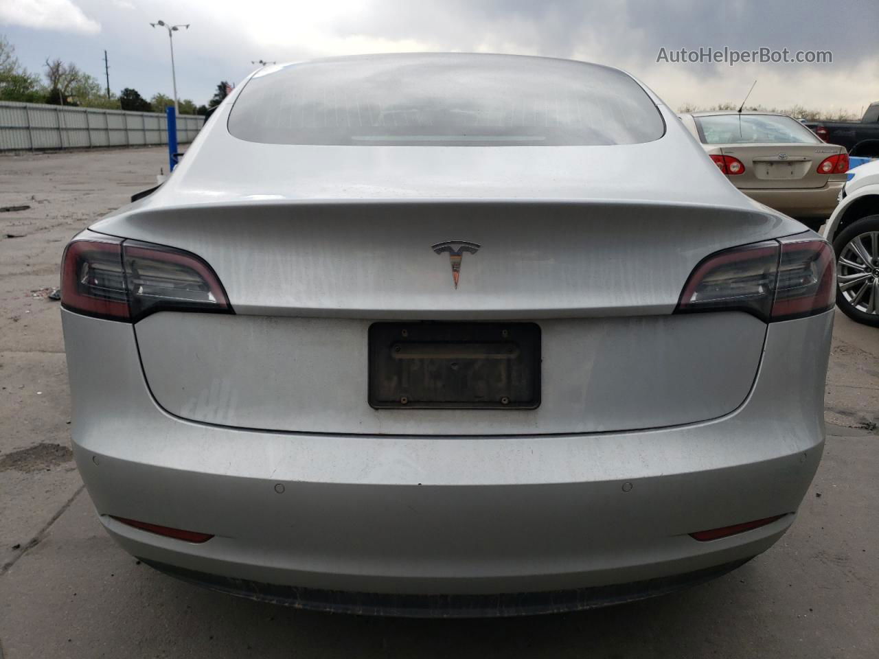 2018 Tesla Model 3  Серебряный vin: 5YJ3E1EBXJF117005