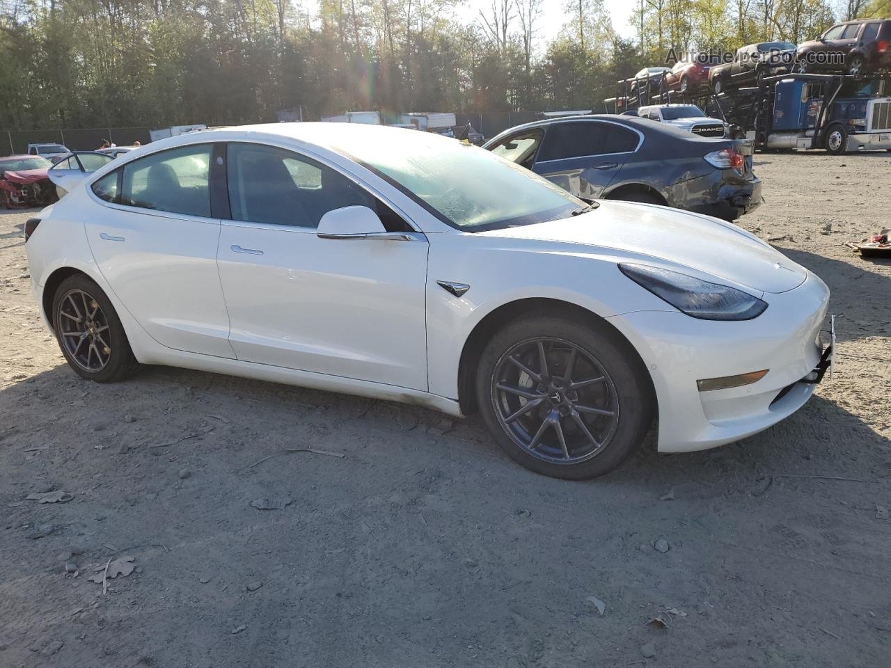 2019 Tesla Model 3  Белый vin: 5YJ3E1EBXKF510567