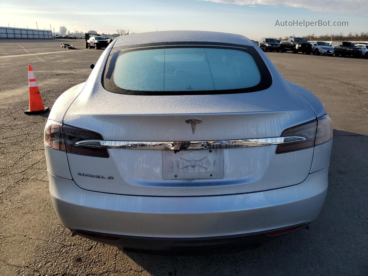 2013 Tesla Model S  Silver vin: 5YJSA1AC4DFP11177