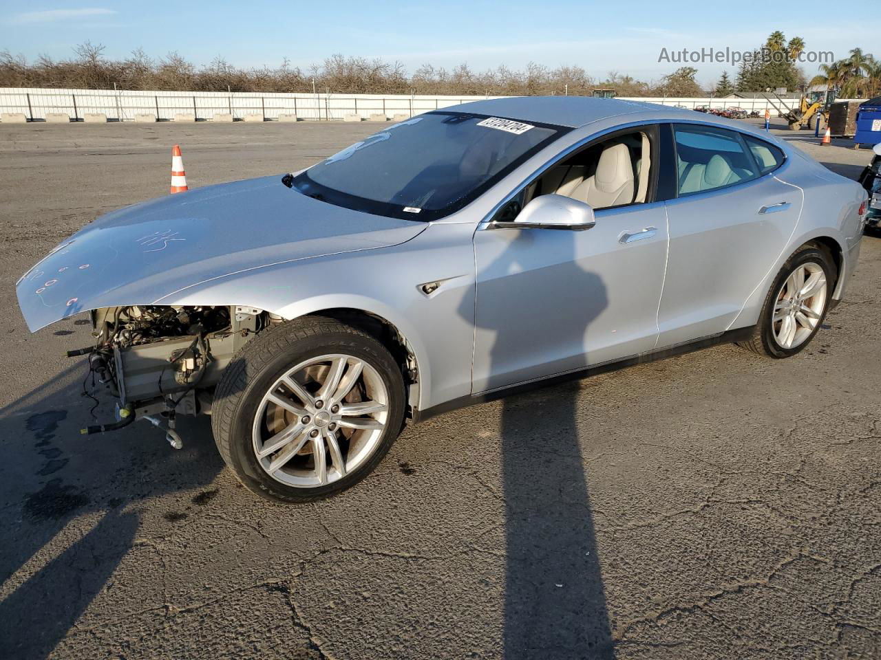 2013 Tesla Model S  Silver vin: 5YJSA1AC4DFP11177