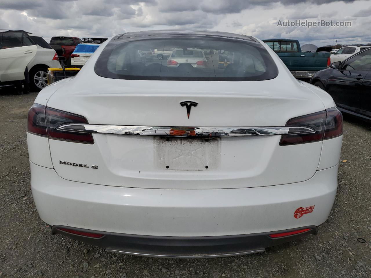 2013 Tesla Model S  White vin: 5YJSA1AC6DFP10175