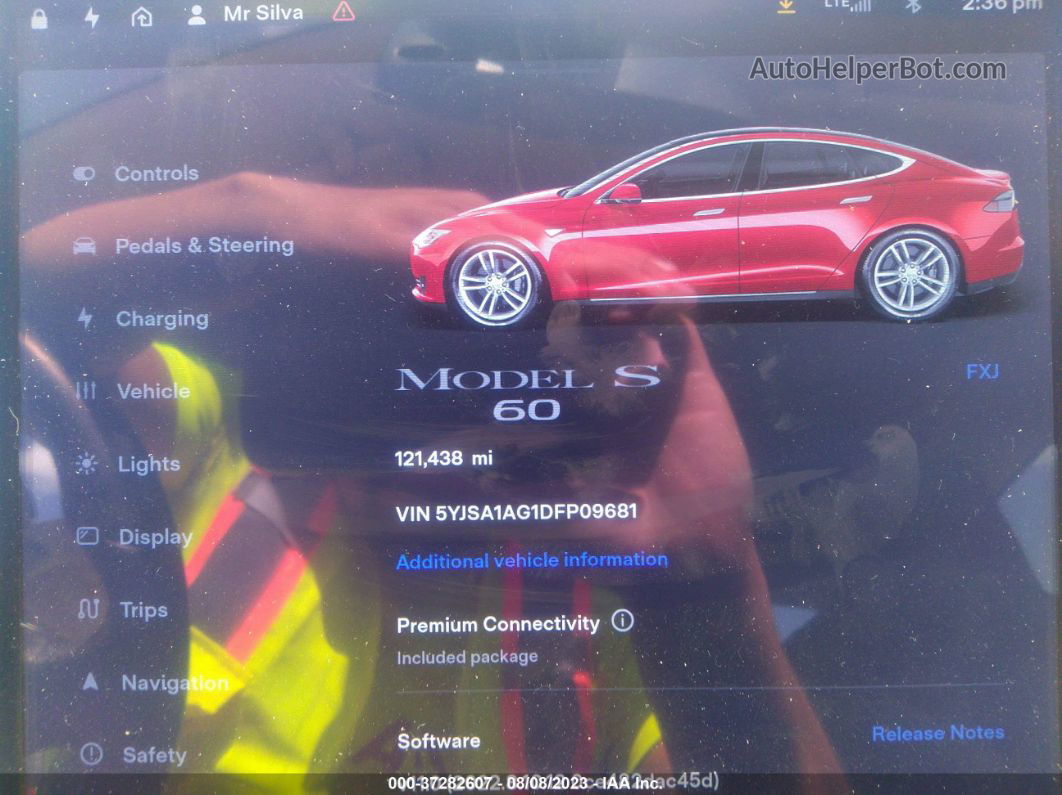 2013 Tesla Model S   Красный vin: 5YJSA1AG1DFP09681