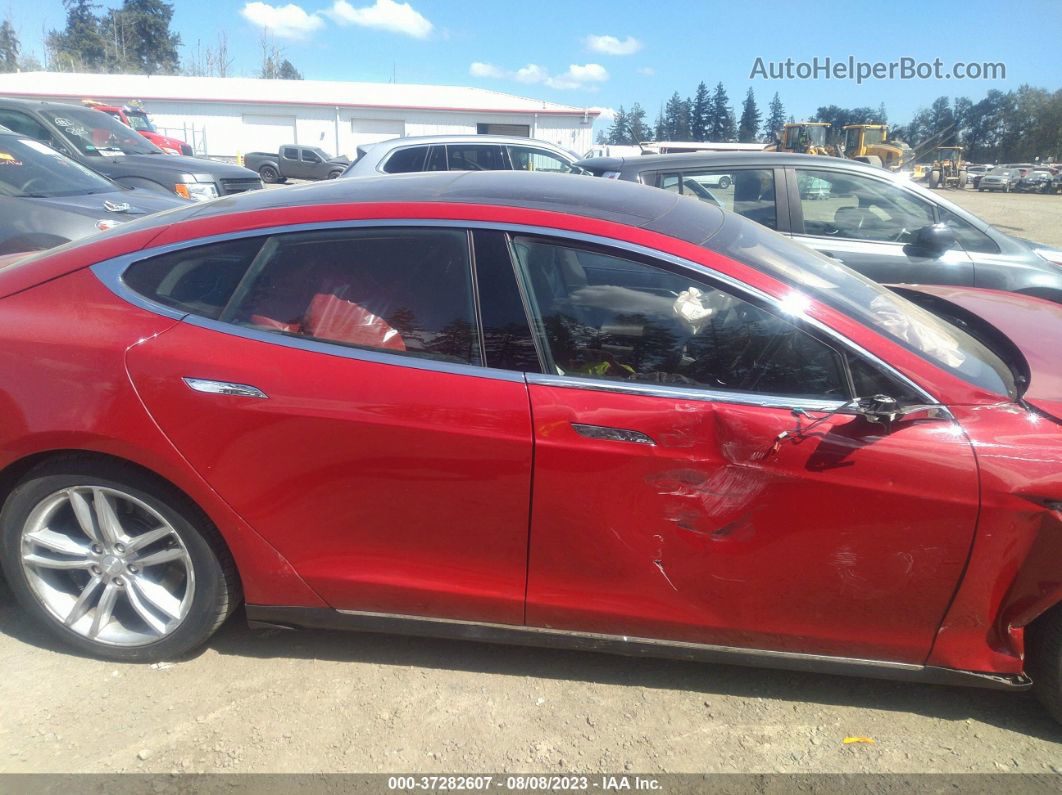 2013 Tesla Model S   Красный vin: 5YJSA1AG1DFP09681