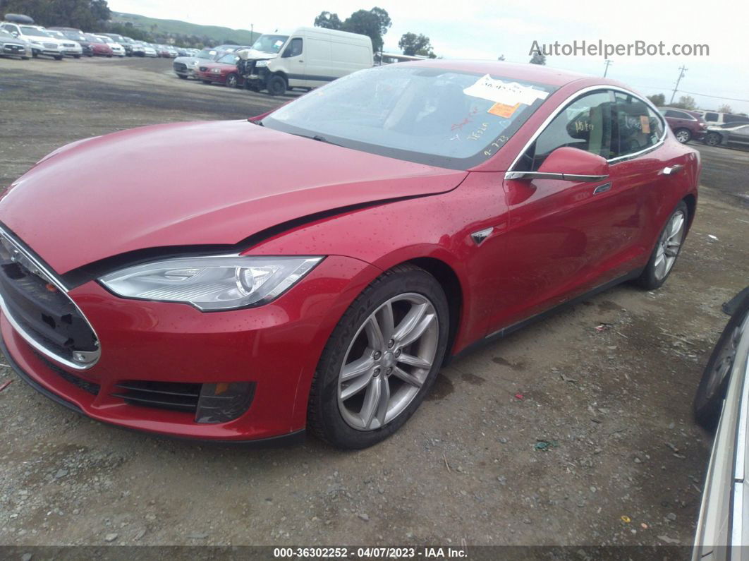 2013 Tesla Model S   Red vin: 5YJSA1AG4DFP08928