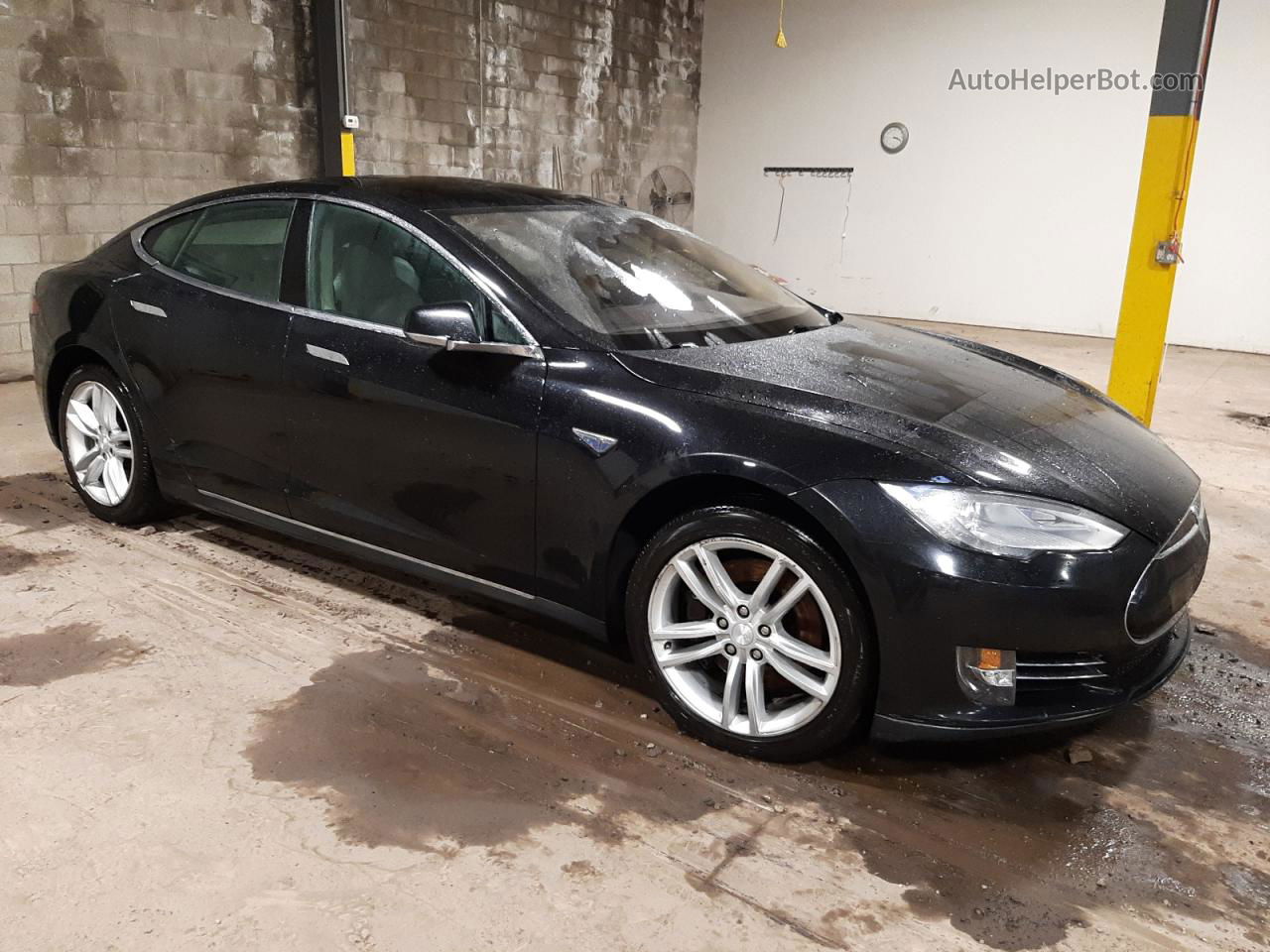 2013 Tesla Model S  Black vin: 5YJSA1BC5DFP10893