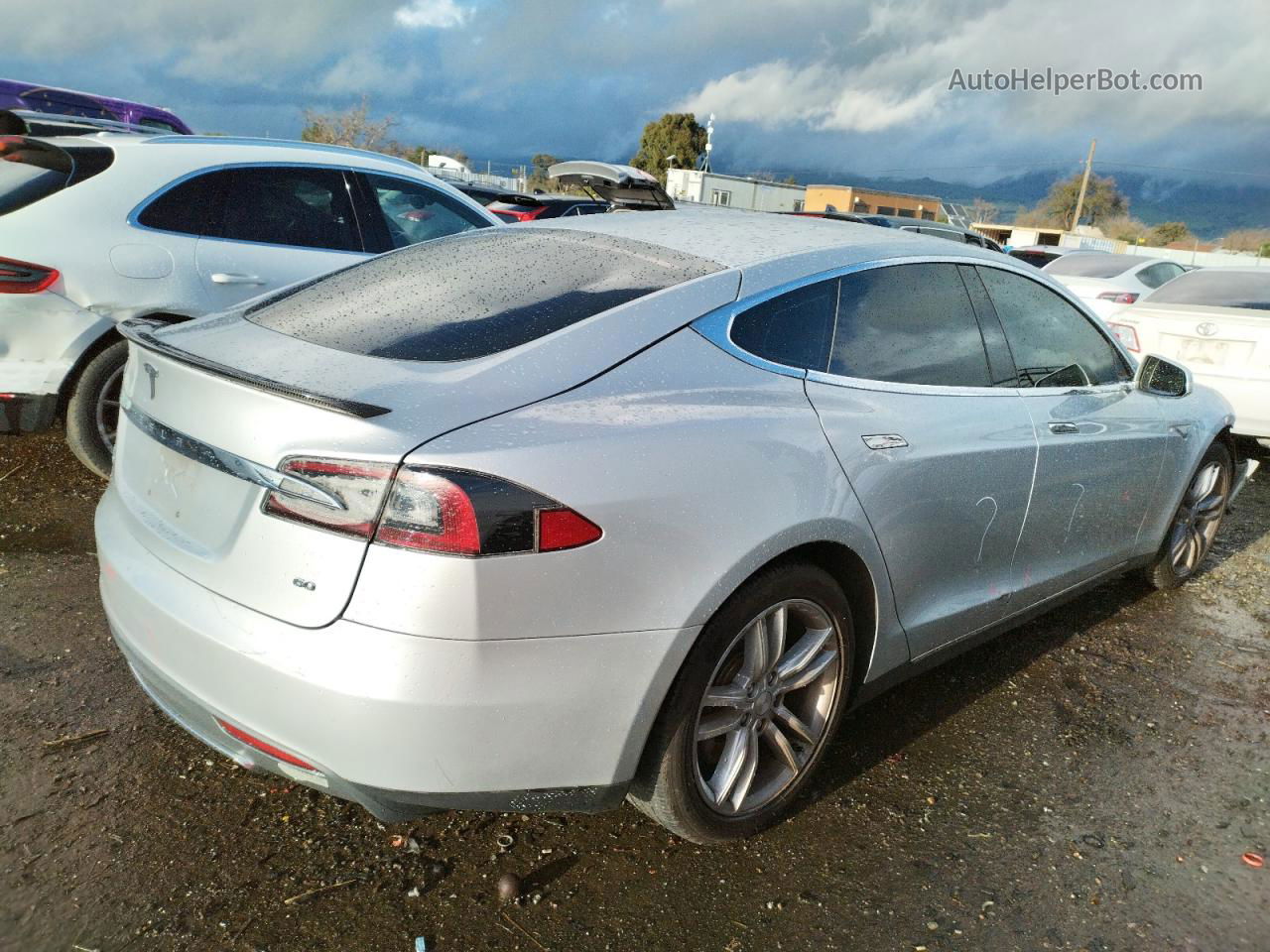 2013 Tesla Model S  Серебряный vin: 5YJSA1CG2DFP07533