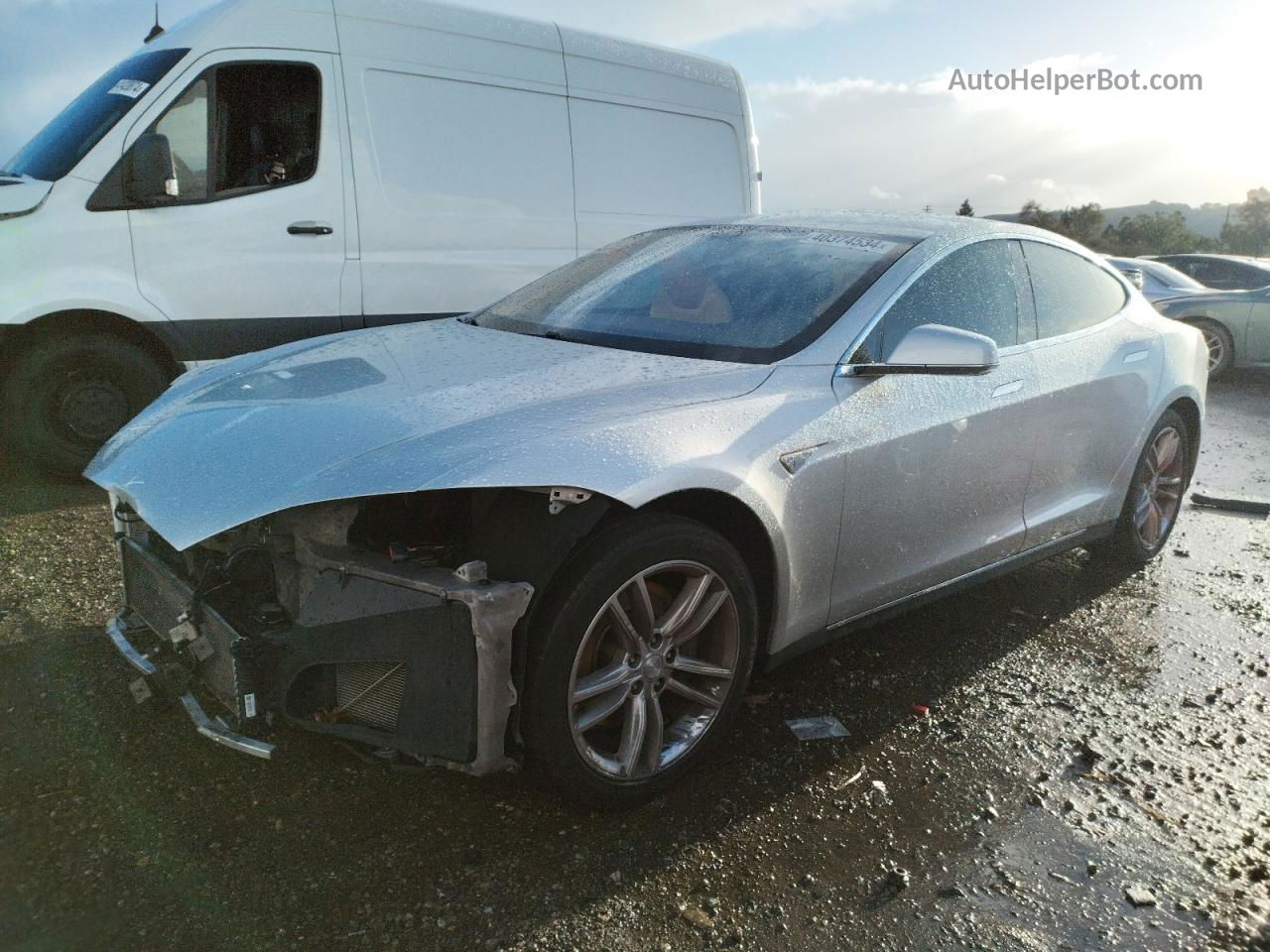 2013 Tesla Model S  Серебряный vin: 5YJSA1CG2DFP07533