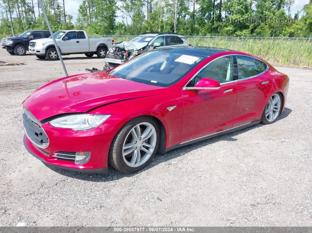 2013 Tesla Model S   Red vin: 5YJSA1CG4DFP19991