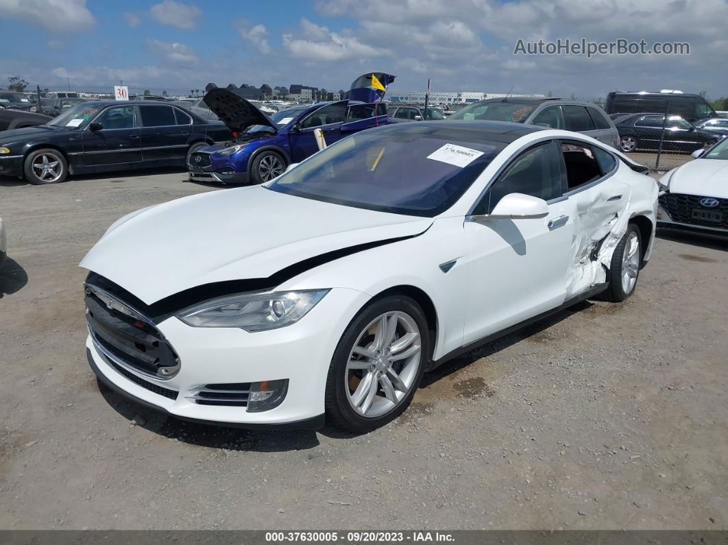 2013 Tesla Model S   White vin: 5YJSA1CG6DFP19622