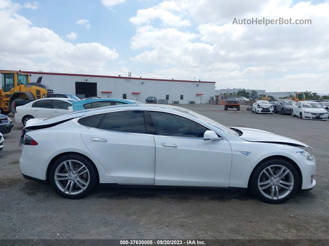 2013 Tesla Model S   Белый vin: 5YJSA1CG6DFP19622