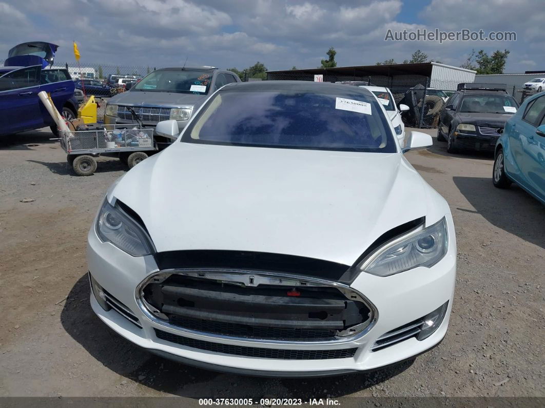 2013 Tesla Model S   White vin: 5YJSA1CG6DFP19622