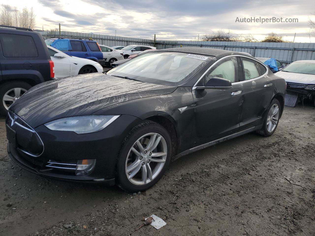 2013 Tesla Model S  Black vin: 5YJSA1CG7DFP03266