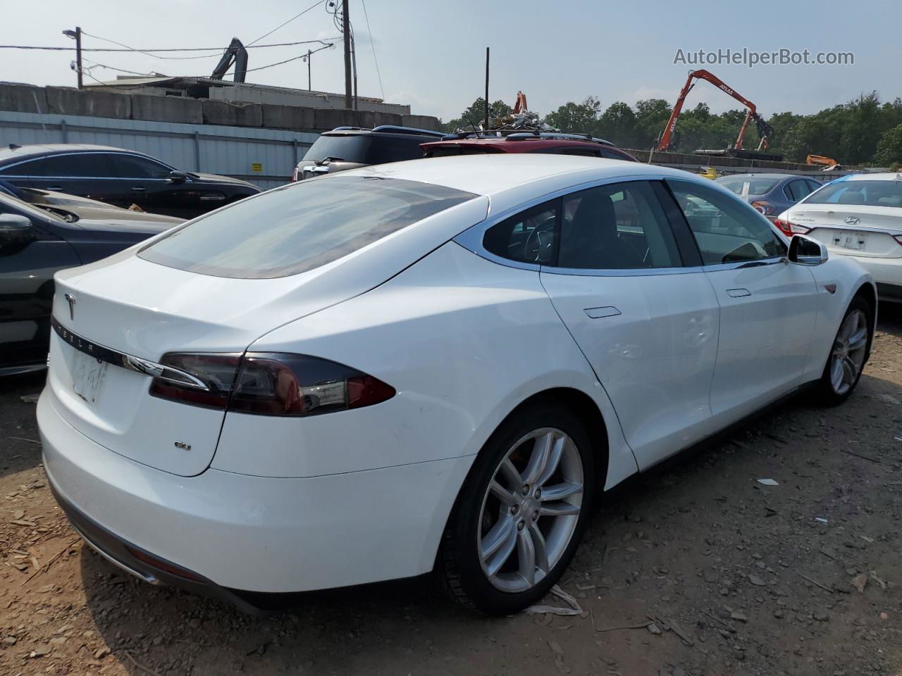 2013 Tesla Model S  White vin: 5YJSA1CG7DFP12176