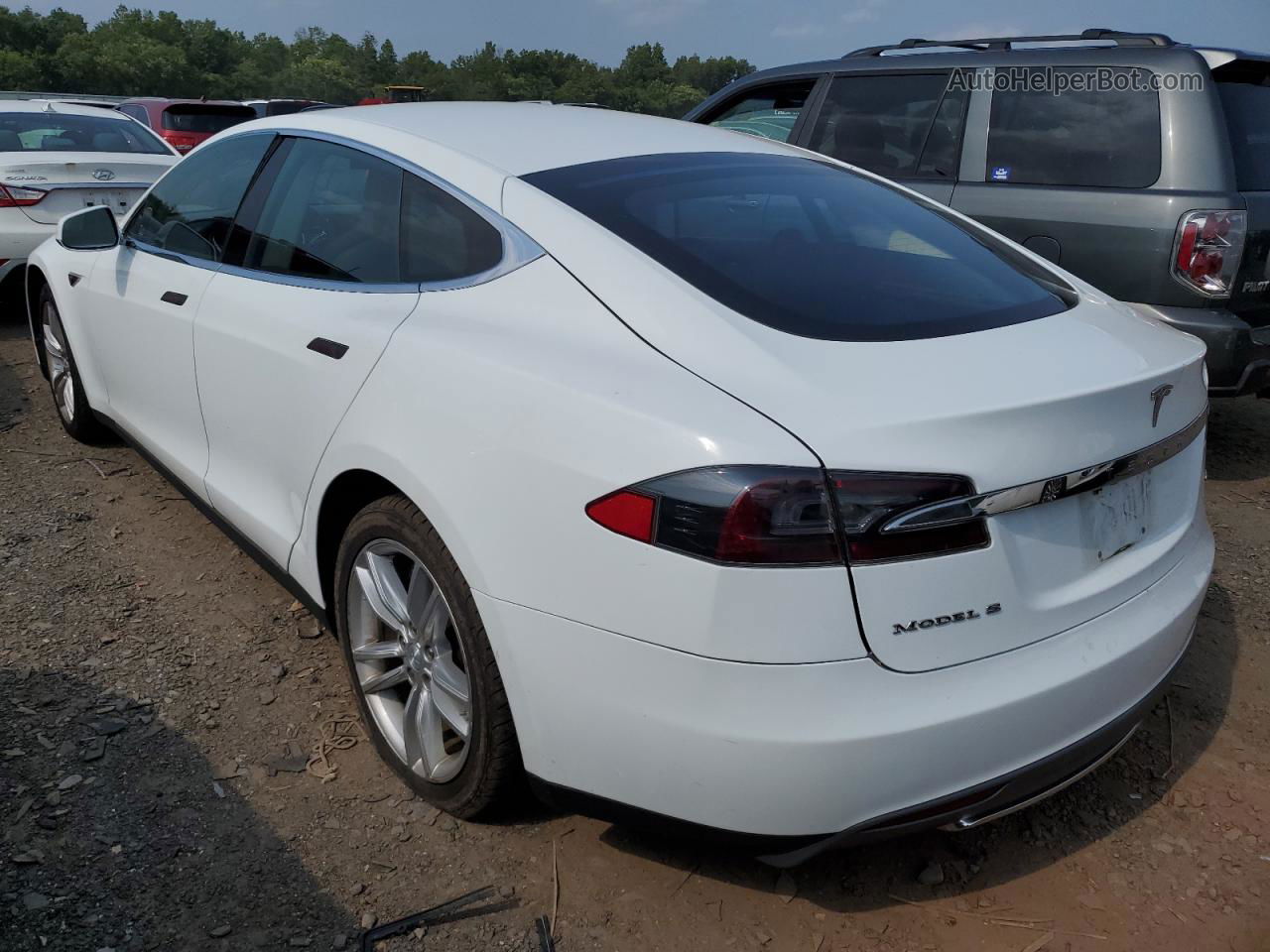 2013 Tesla Model S  White vin: 5YJSA1CG7DFP12176