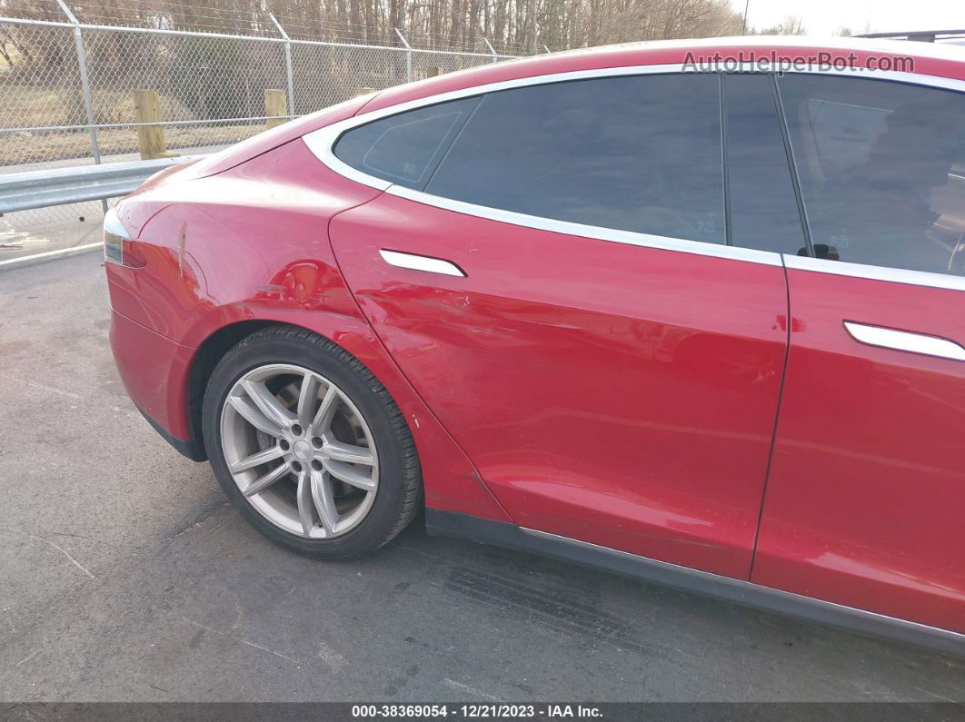 2013 Tesla Model S   Red vin: 5YJSA1CG8DFP14650