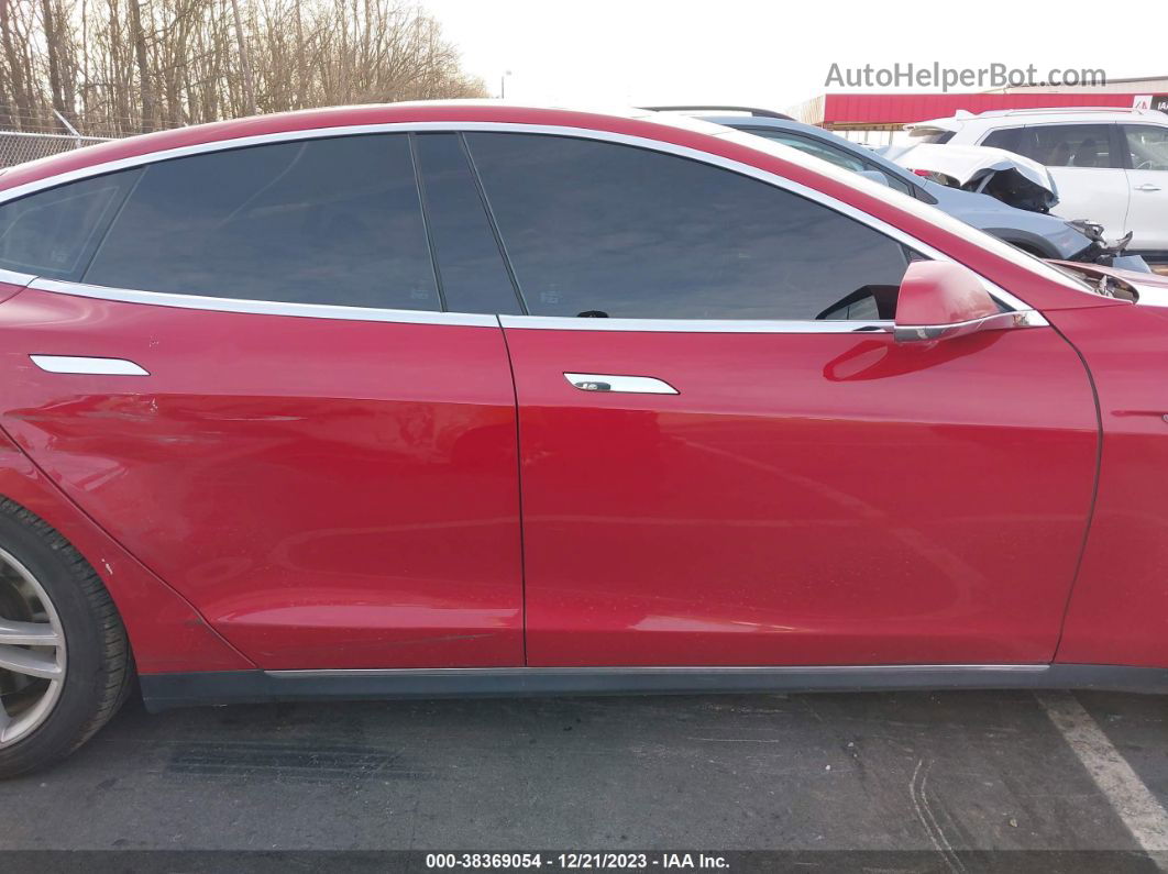 2013 Tesla Model S   Red vin: 5YJSA1CG8DFP14650