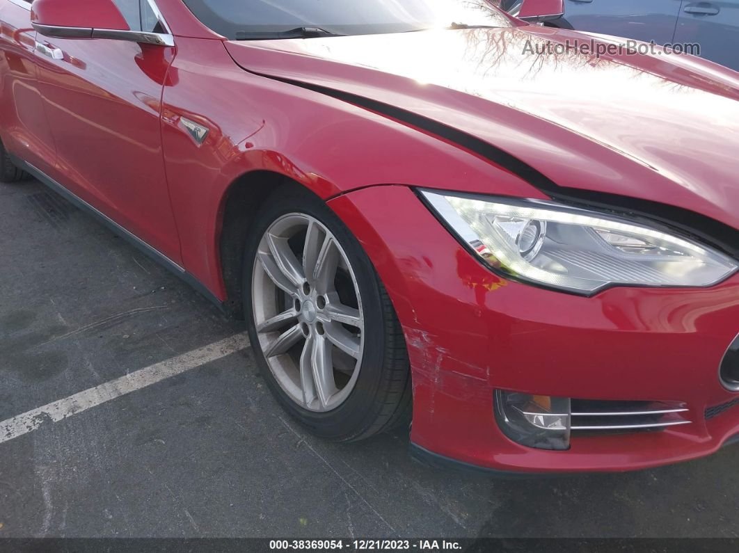 2013 Tesla Model S   Red vin: 5YJSA1CG8DFP14650