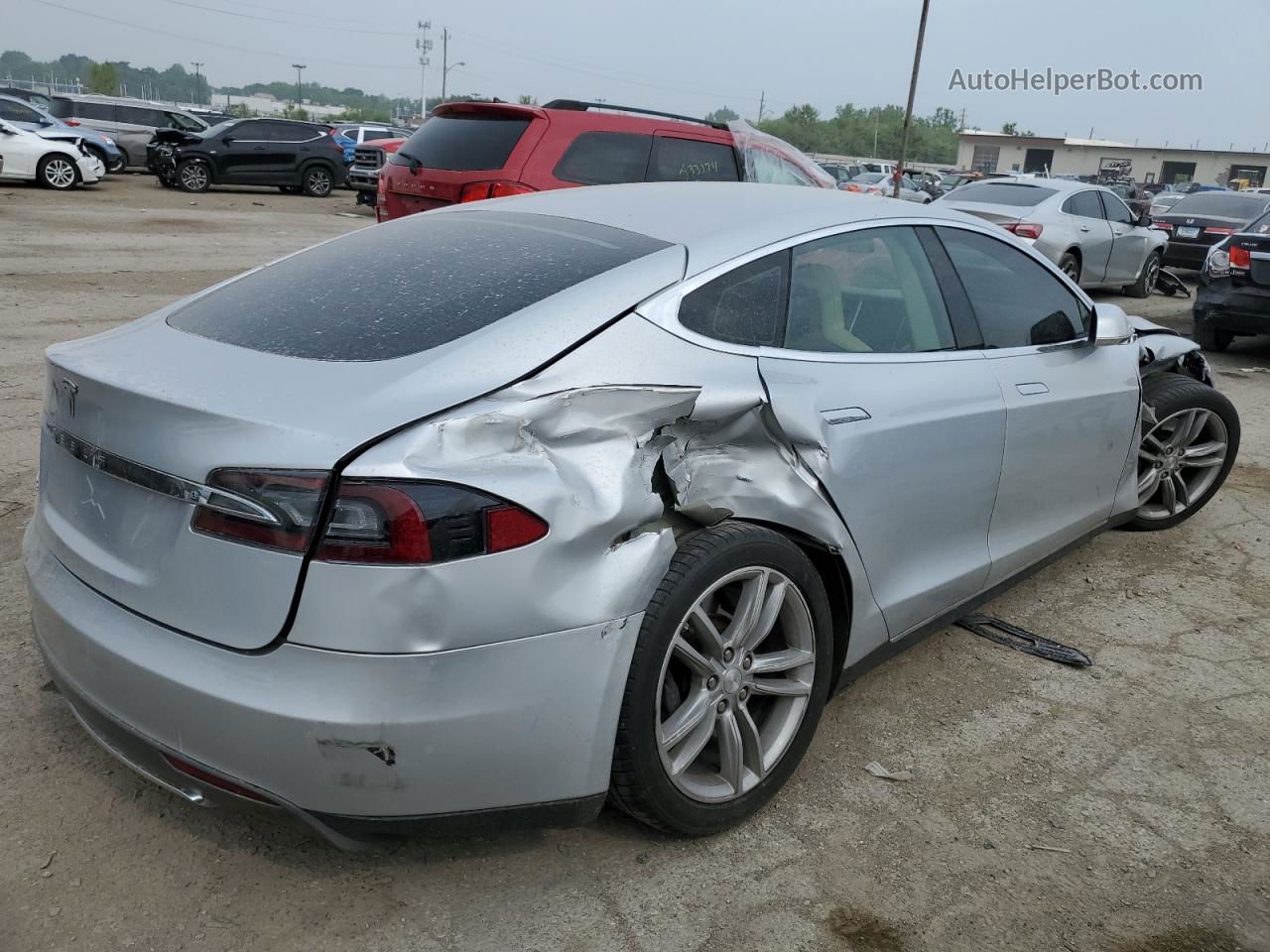 2013 Tesla Model S  Серебряный vin: 5YJSA1CG9DFP04791