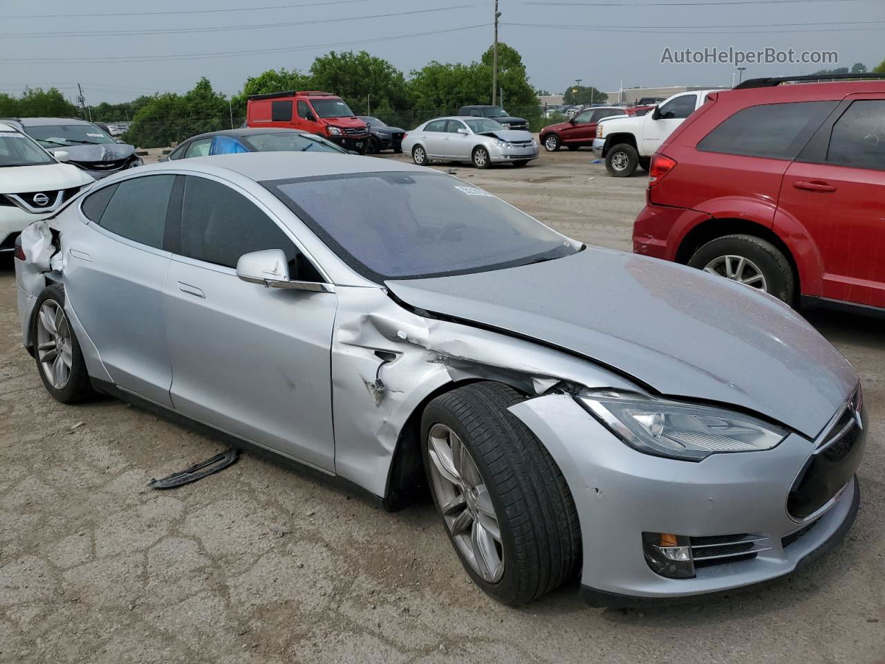 2013 Tesla Model S  Серебряный vin: 5YJSA1CG9DFP04791