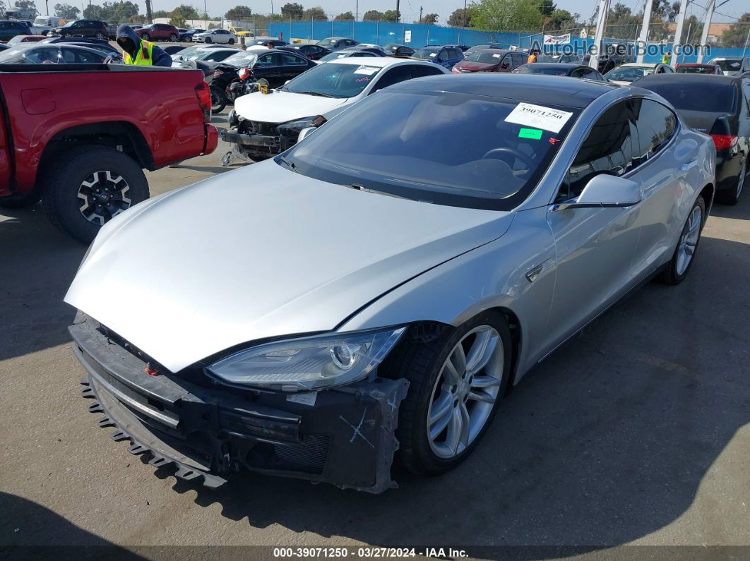 2013 Tesla Model S   Серебряный vin: 5YJSA1CG9DFP21185