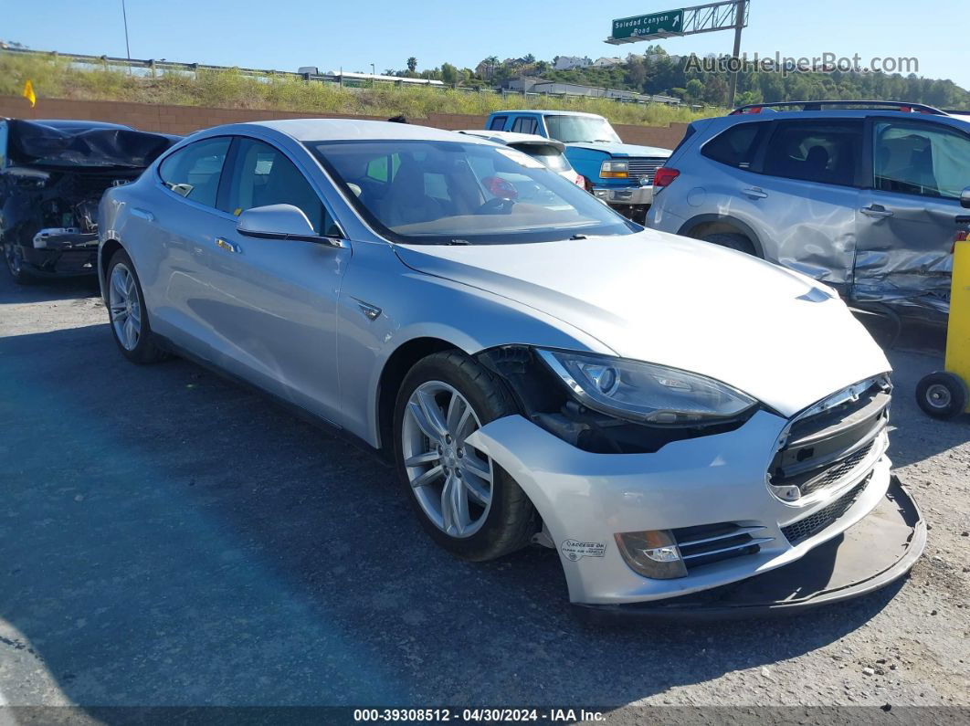 2013 Tesla Model S Серебряный vin: 5YJSA1CG9DFP24443