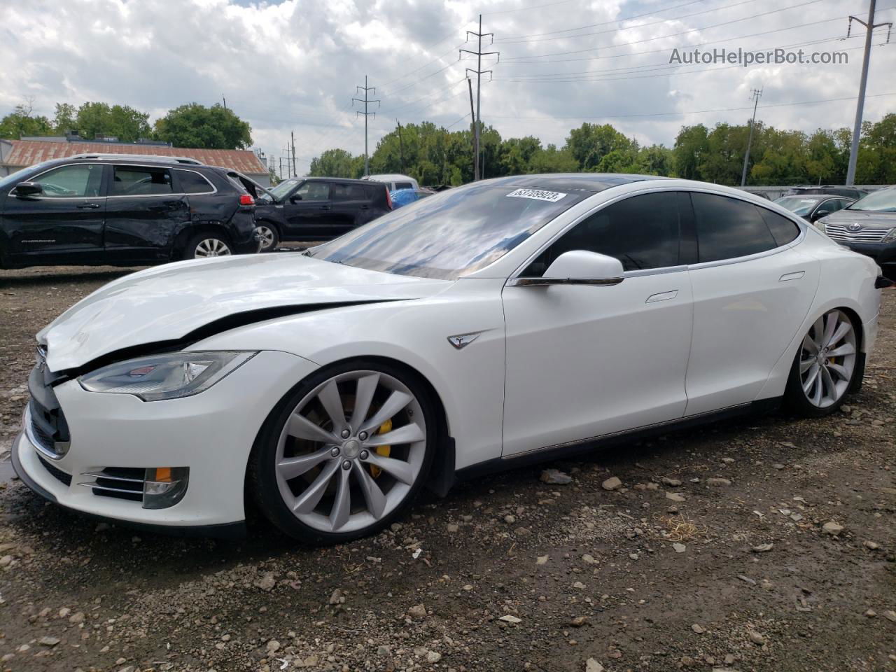 2013 Tesla Model S  White vin: 5YJSA1CN0DFP13619