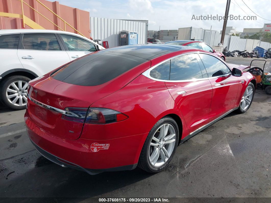 2013 Tesla Model S   Red vin: 5YJSA1CN2DFP10026