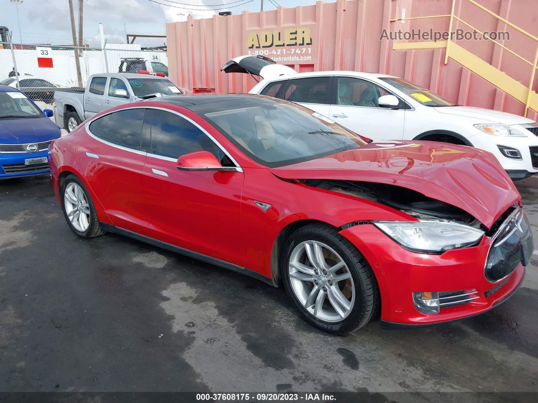 2013 Tesla Model S   Red vin: 5YJSA1CN2DFP10026