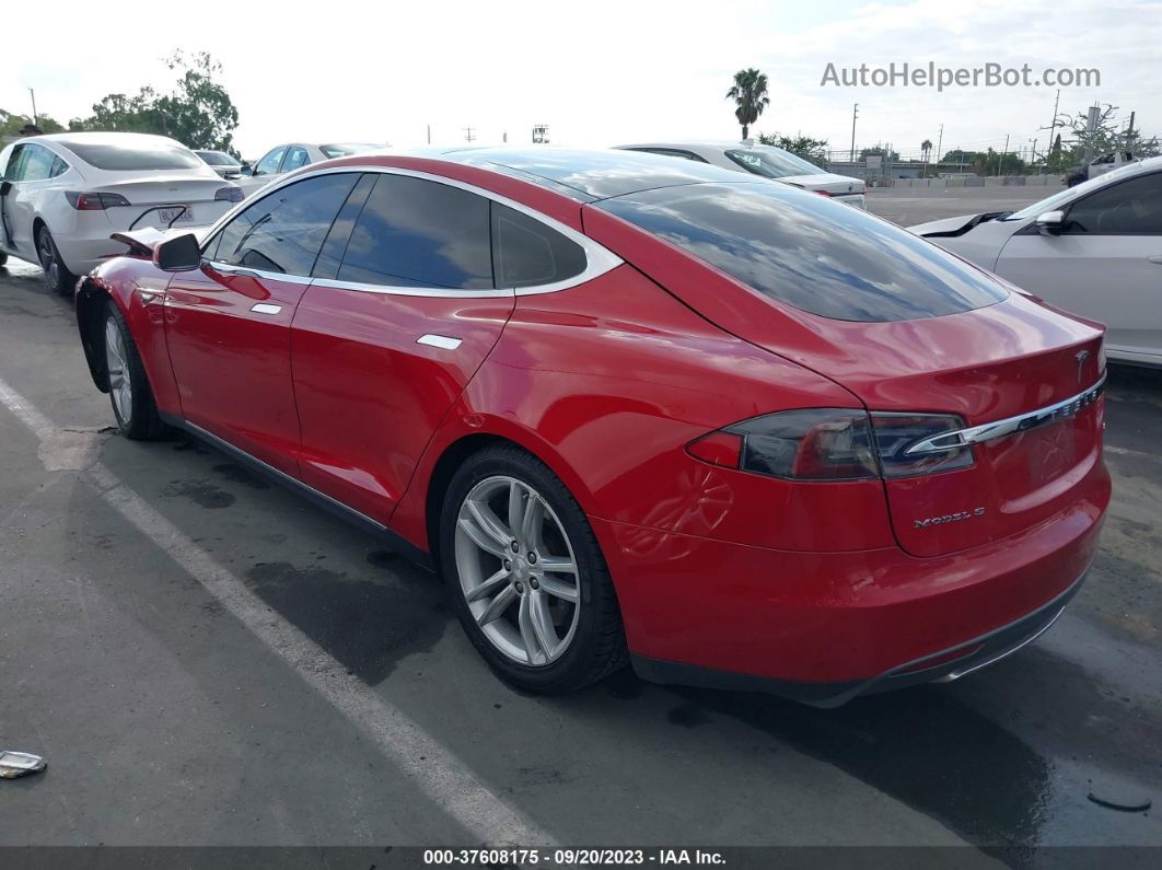 2013 Tesla Model S   Red vin: 5YJSA1CN2DFP10026