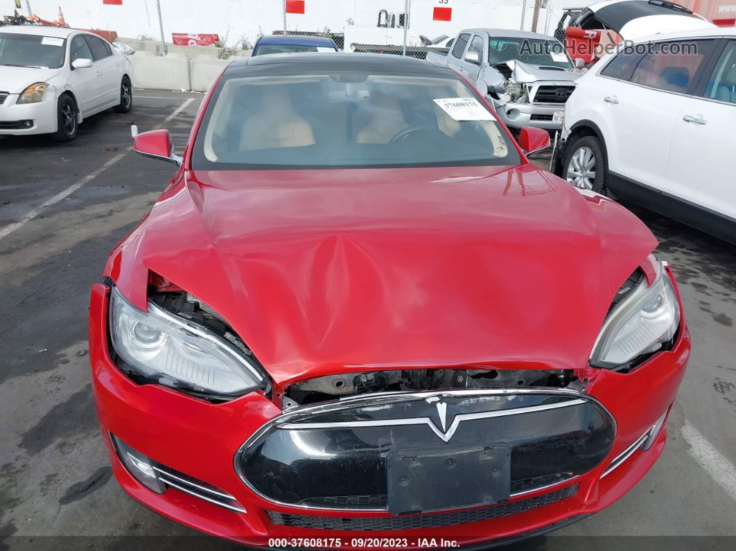 2013 Tesla Model S   Red vin: 5YJSA1CN2DFP10026