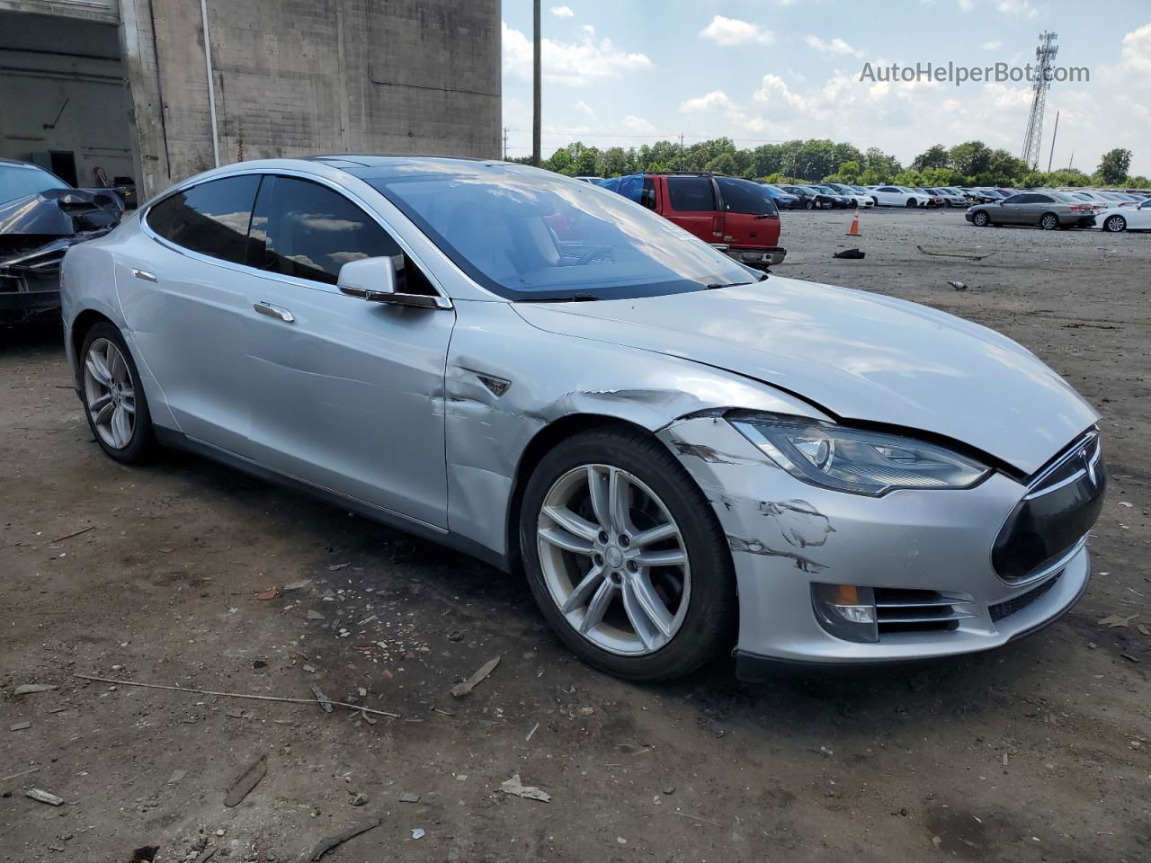 2013 Tesla Model S  Серебряный vin: 5YJSA1CN3DFP11699