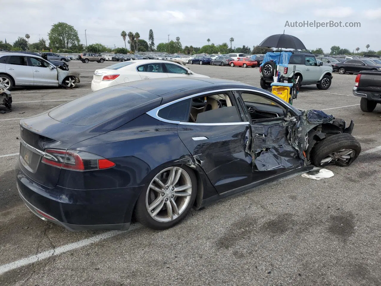 2013 Tesla Model S  Blue vin: 5YJSA1CN5DFP05726