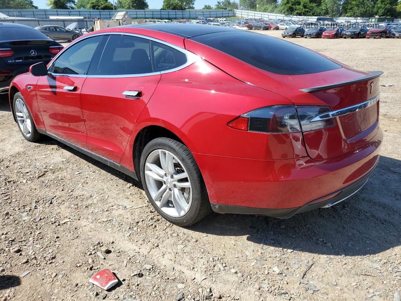 2013 Tesla Model S Red vin: 5YJSA1CN5DFP08383