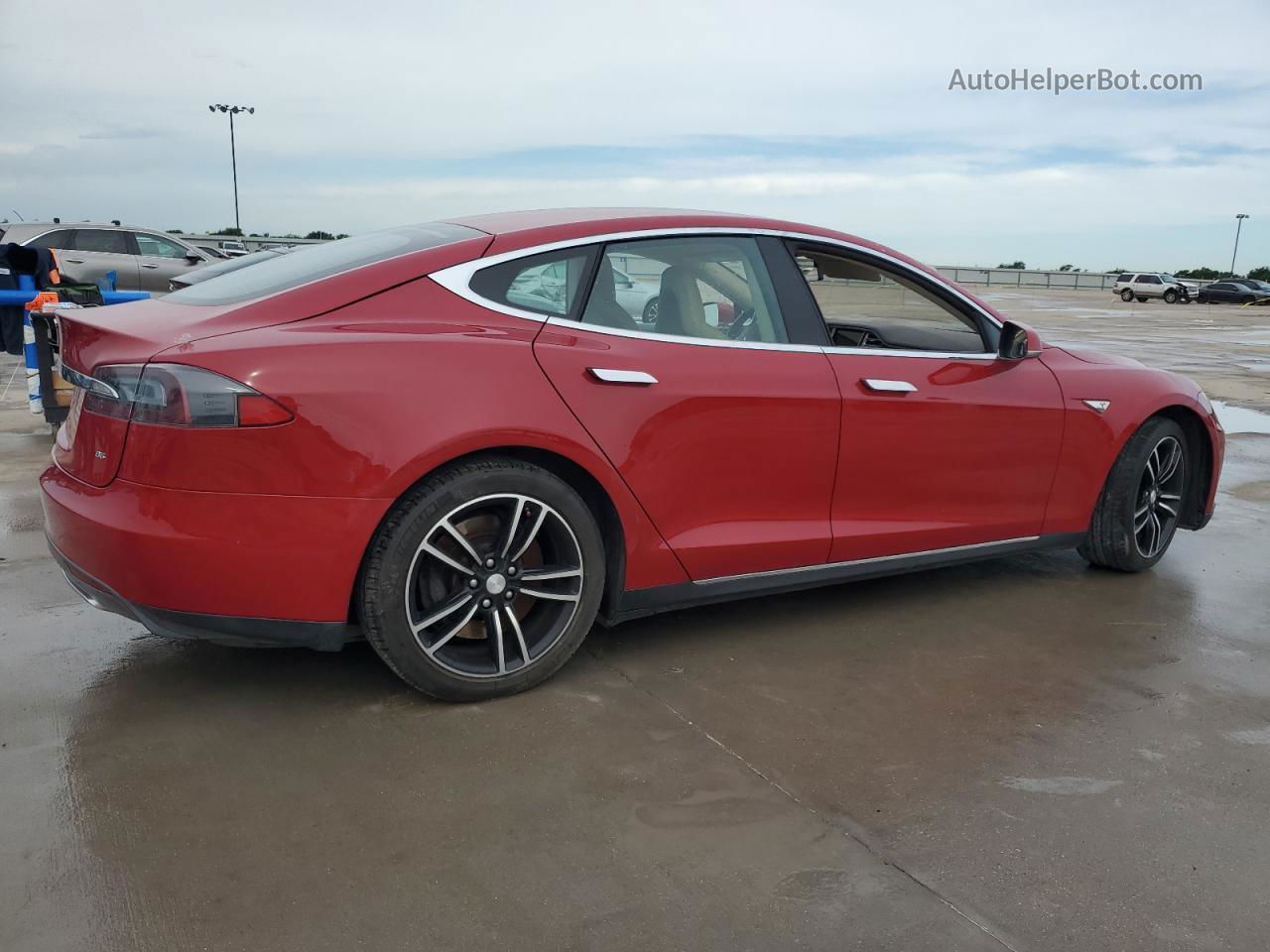 2013 Tesla Model S  Красный vin: 5YJSA1CN5DFP13678