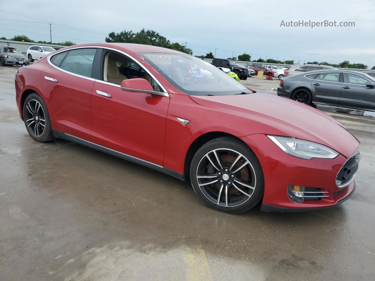 2013 Tesla Model S  Красный vin: 5YJSA1CN5DFP13678