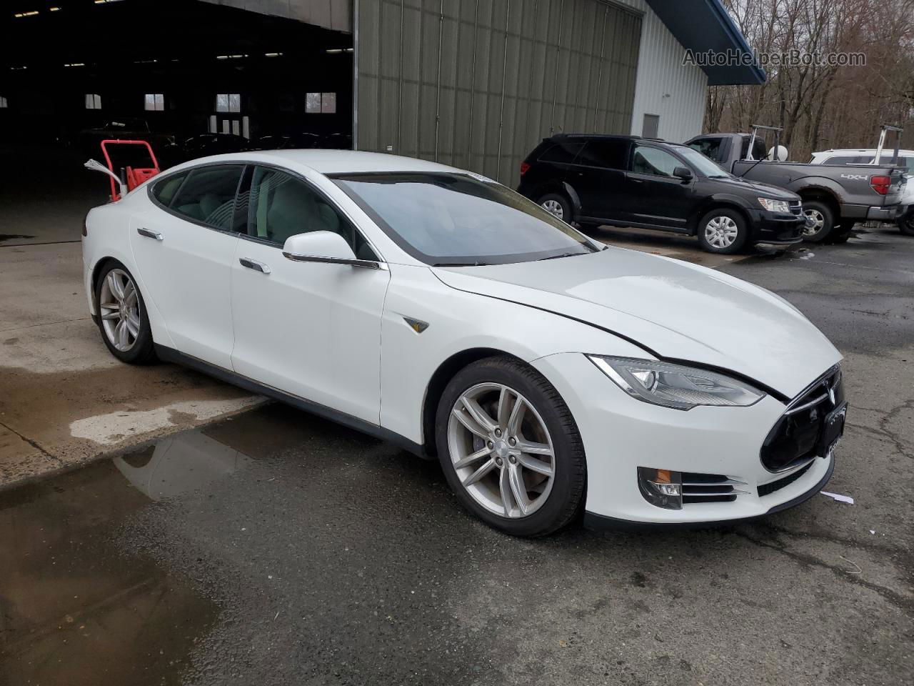 2013 Tesla Model S  White vin: 5YJSA1CN6DFP06304