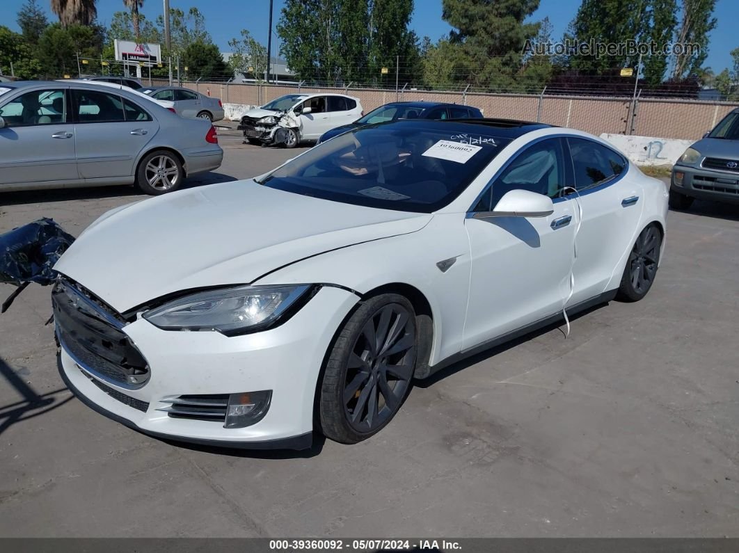 2013 Tesla Model S   White vin: 5YJSA1CN6DFP13589