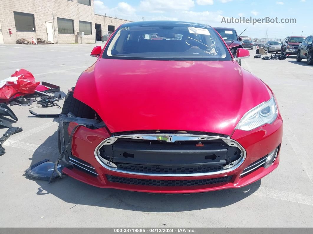 2013 Tesla Model S   Red vin: 5YJSA1CN6DFP16377
