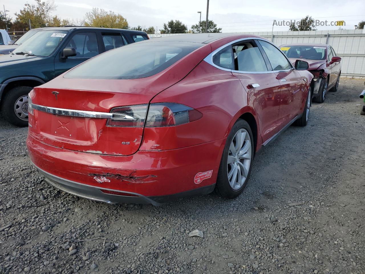 2013 Tesla Model S  Red vin: 5YJSA1CN6DFP28254