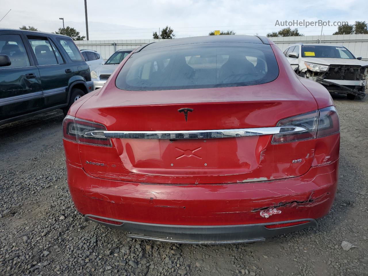 2013 Tesla Model S  Red vin: 5YJSA1CN6DFP28254