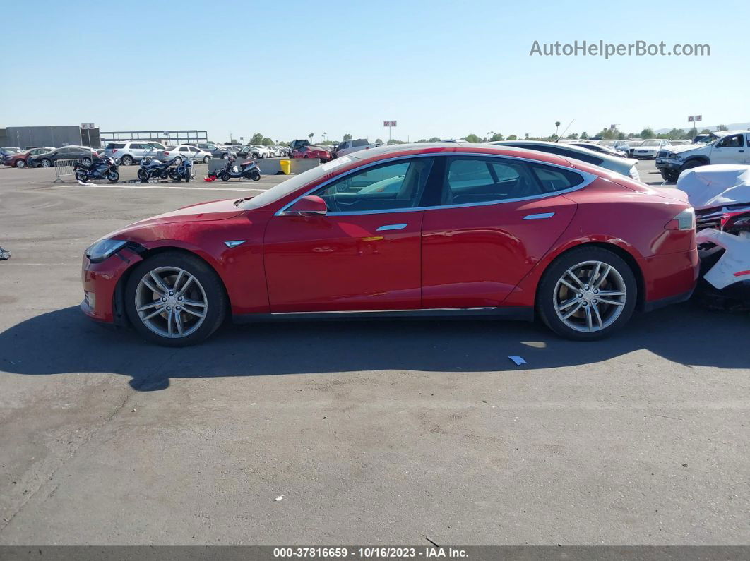 2013 Tesla Model S   Красный vin: 5YJSA1CN8DFP15795