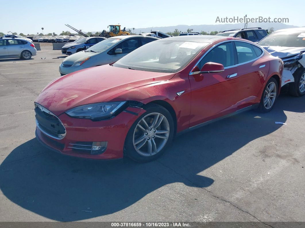 2013 Tesla Model S   Red vin: 5YJSA1CN8DFP15795