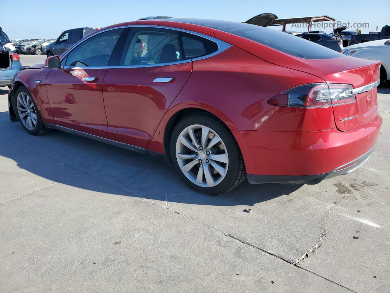 2013 Tesla Model S  Красный vin: 5YJSA1CN8DFP21919